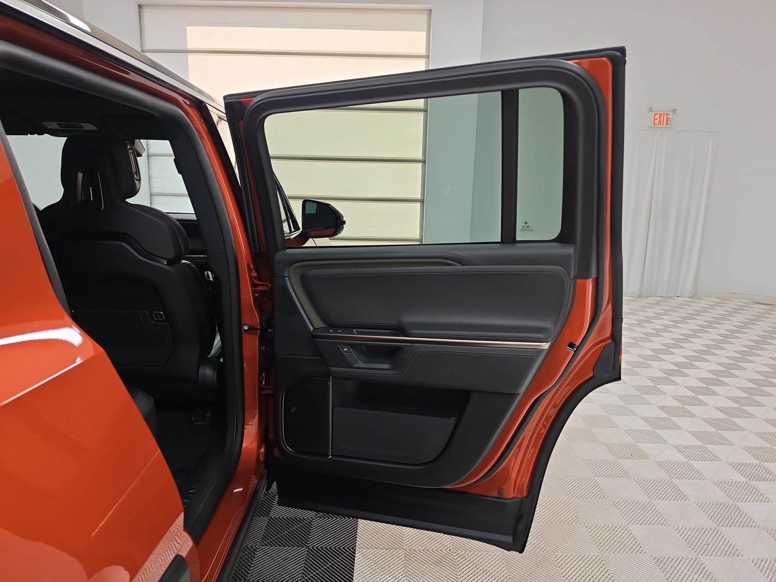 Used 2025 Rivian R1S Adventure Dual AWD/4WD image 19