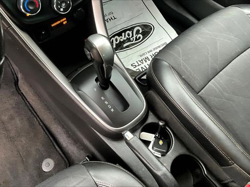 Used 2019 Chevrolet Trax LT w/ LT Convenience Package image 14