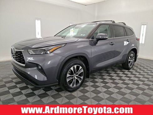 Used 2023 Toyota Highlander XLE AWD/4WD image 1