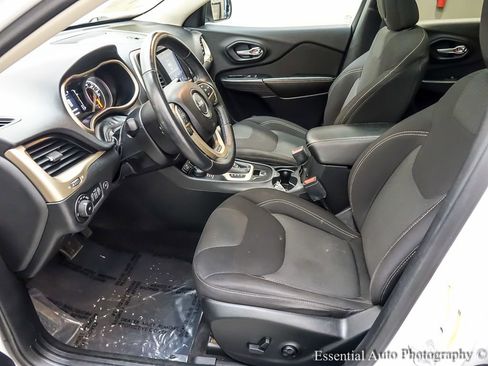 Used 2016 Jeep Cherokee Latitude w/ Comfort/Convenience Group image 10