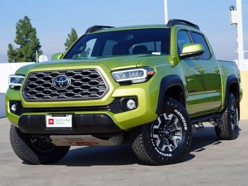 Used 2023 Toyota Tacoma TRD Off-Road w/ TRD Premium Off Road Package image 3
