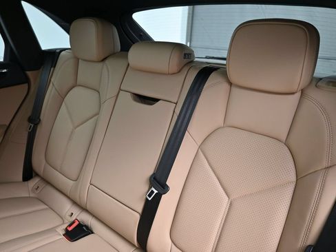 Certified 2026 Porsche Macan AWD/4WD image 6