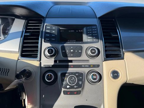 Used 2016 Ford Taurus SEL FWD image 13