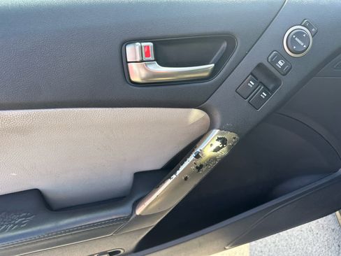 Used 2015 Hyundai Genesis 3.8 image 13