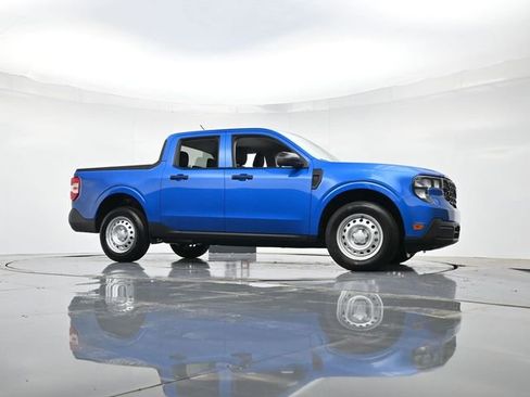 New 2025 Ford Maverick XL image 32