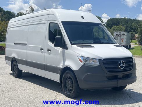 Used 2025 Mercedes-Benz Sprinter 2500 image 5