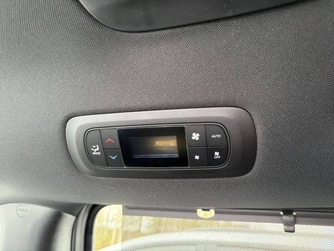 New 2026 Chrysler Pacifica Select AWD/4WD image 21