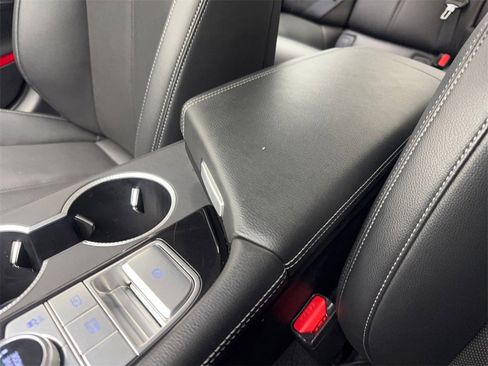 Used 2025 Genesis G70 2.5T image 70