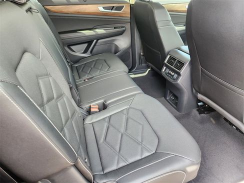 New 2025 Volkswagen Atlas SE image 18