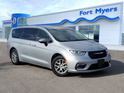 Used 2023 Chrysler Pacifica Touring-L
