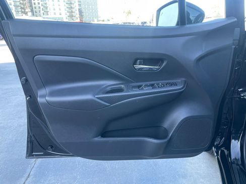 Used 2025 Nissan Versa SV image 18