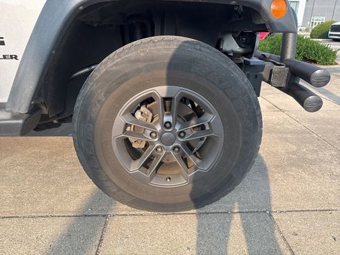 Used 2017 Jeep Wrangler Sport image 26