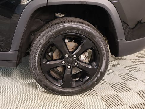 Used 2023 Jeep Grand Cherokee Limited w/ Black Appearance Package AWD/4WD image 20