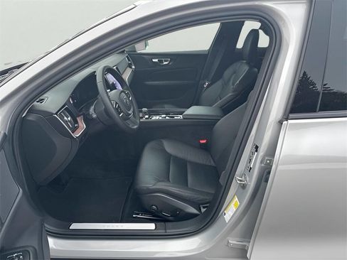 Used 2025 Volvo V60 B5 Cross Country Plus image 15