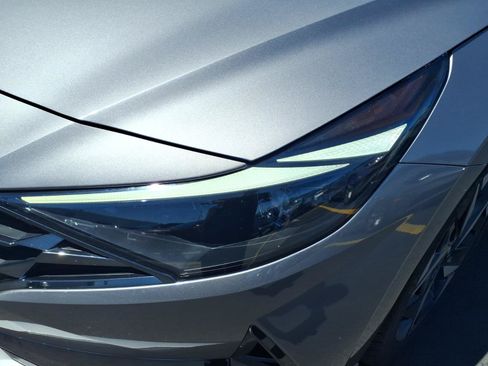 Certified 2023 Hyundai Elantra Limited FWD image 11