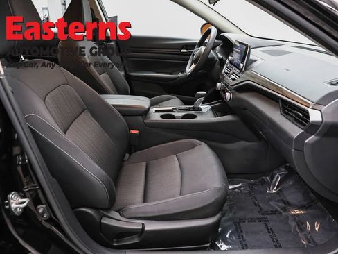 Used 2025 Nissan Altima 2.5 SV FWD image 24