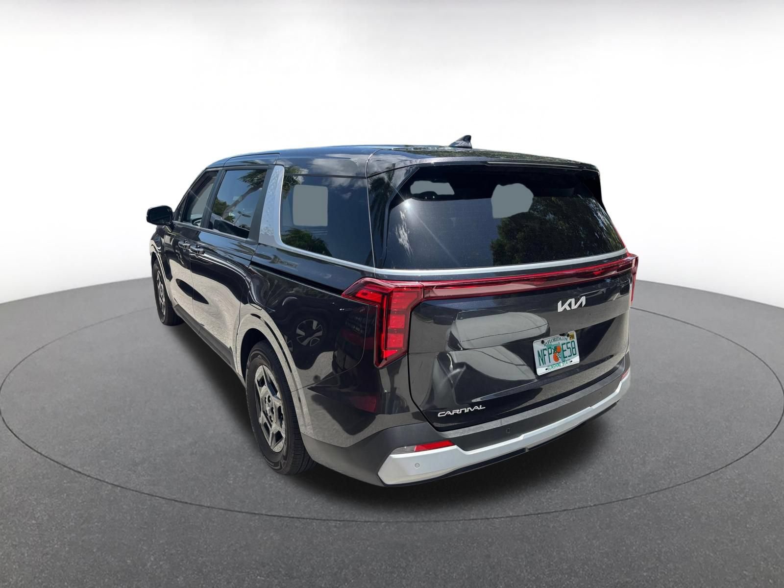 Used 2026 Kia Carnival FWD image 6