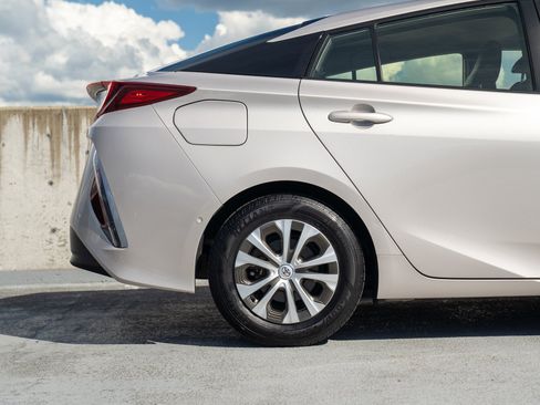 Used 2022 Toyota Prius Prime Limited FWD image 14