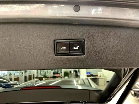 Used 2019 Volkswagen Tiguan SEL Premium image 37