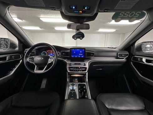 Used 2022 Ford Explorer XLT w/ Equipment Group 202A image 19