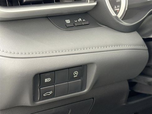 Certified 2025 Toyota Highlander XLE image 16