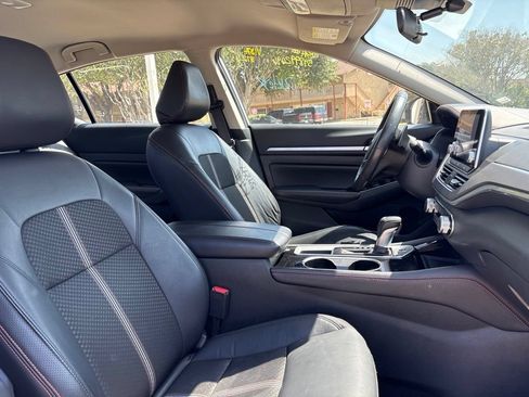 Used 2024 Nissan Altima 2.5 SR FWD image 11