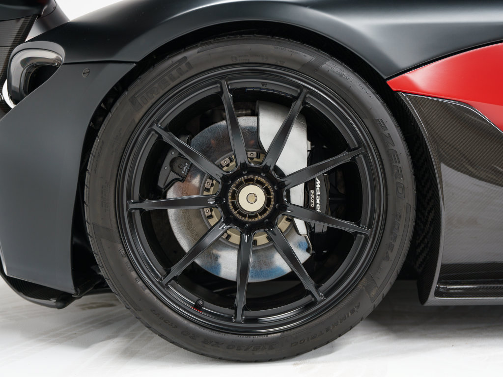 Used 2015 McLaren P1 RWD image 7