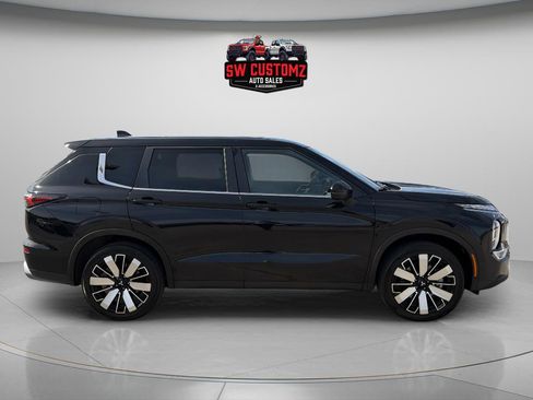 Used 2025 Mitsubishi Outlander SE image 8