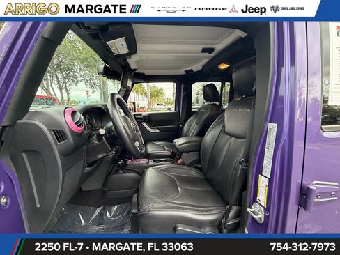 Used 2017 Jeep Wrangler Unlimited Sahara w/ Connectivity Group AWD/4WD image 9