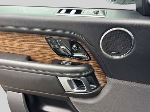 Used 2018 Land Rover Range Rover HSE image 16