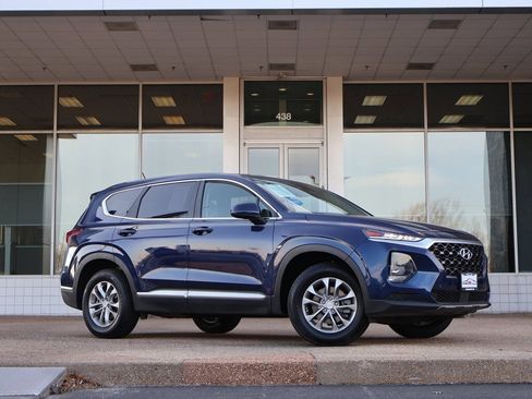 Used 2020 Hyundai Santa Fe SE image 1