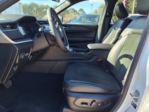 New 2025 Jeep Grand Cherokee L Altitude AWD/4WD image 8