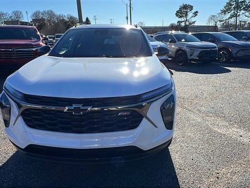 New 2026 Chevrolet Trax RS w/ Sunroof Package image 2