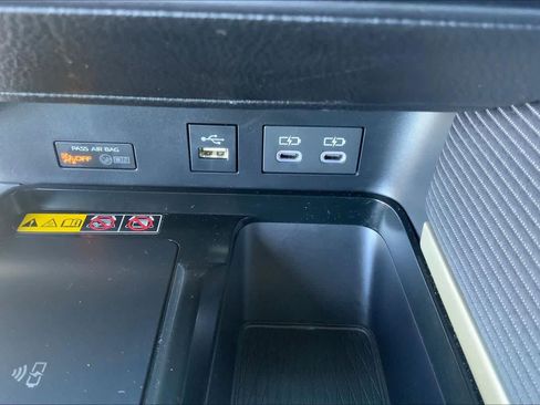 Used 2025 Toyota Camry SE image 31