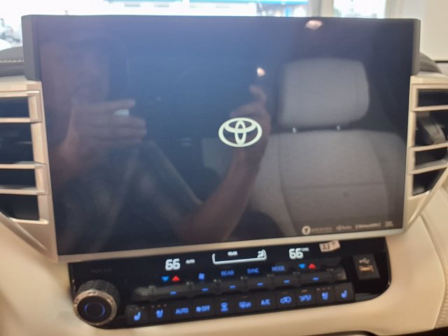 Used 2024 Toyota Sequoia Capstone AWD/4WD image 12