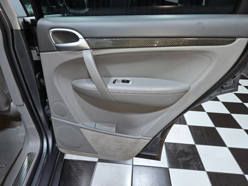 Used 2006 Porsche Cayenne Turbo S image 61