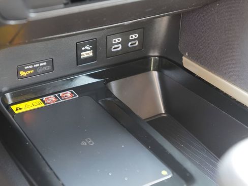 Used 2025 Toyota Camry LE image 26