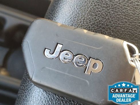 Used 2021 Jeep Gladiator Sport image 39