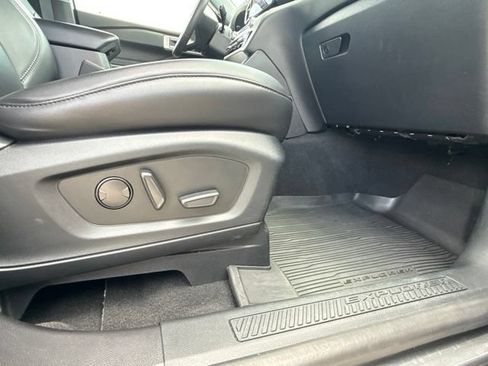 Used 2022 Ford Explorer XLT w/ Equipment Group 202A RWD image 24
