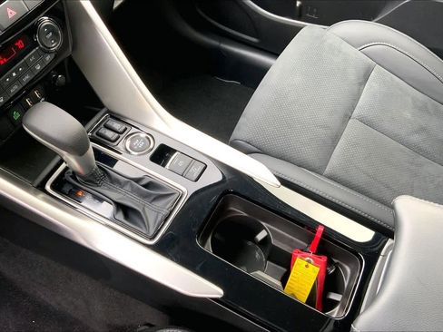 Used 2025 Mitsubishi Eclipse Cross SE image 15