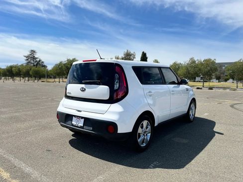 Used 2017 Kia Soul FWD image 6