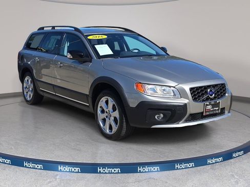 Used 2016 Volvo XC70 T5 Premier w/ Proximity Package image 4