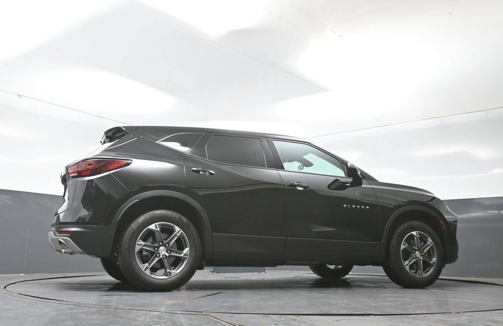 Used 2025 Chevrolet Blazer LT FWD image 47