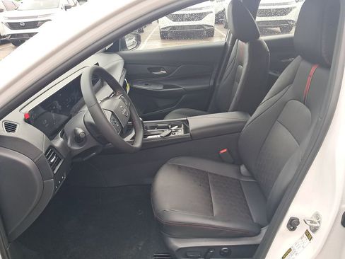 New 2026 Nissan Sentra SR w/ SR Premium Package FWD image 5