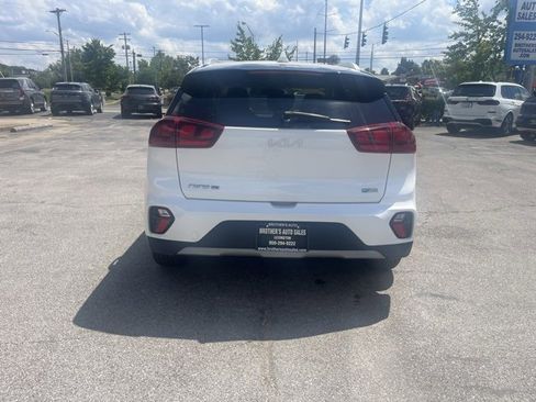 Used 2022 Kia Niro LX image 5