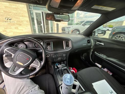 Used 2015 Dodge Charger SXT RWD image 12