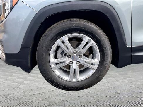 Used 2024 GMC Terrain SLE image 34