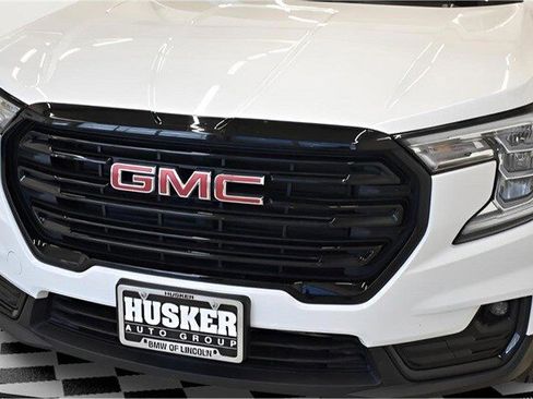 Used 2024 GMC Terrain SLT w/ Elevation Edition image 16