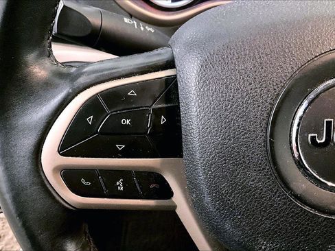 Used 2017 Jeep Cherokee Latitude image 18