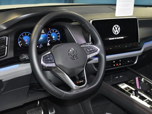 Certified 2025 Volkswagen Atlas Peak Edition SE image 2